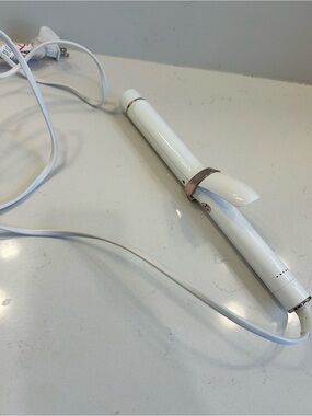 T3 SinglePass Curl 1.25" Ceramic Long Barrel Curling and Wave Iron